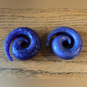 NWOT Ear gauge earrings/weights